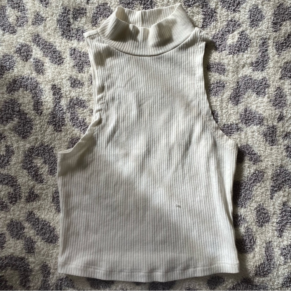 Mock cropped turtleneck